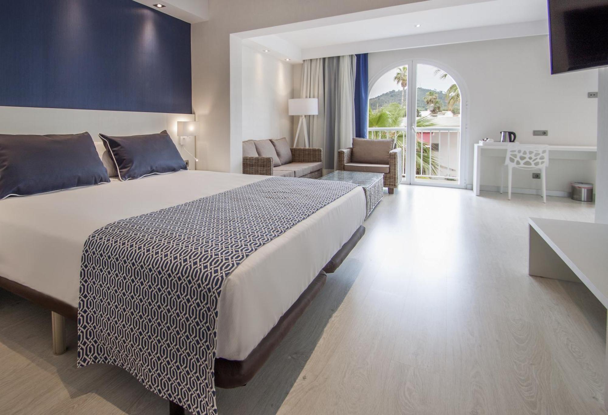 Hotel Catalonia Del Mar - Adults Only Cala Bona  Exterior foto