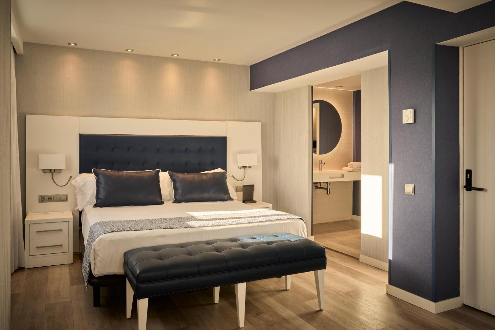 Hotel Catalonia Del Mar - Adults Only Cala Bona  Exterior foto